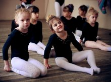 Юнные танцовщицы / Занятия в хореографической школе.