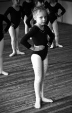 Маленькая танцовщица / Занятие в хореографической  школе