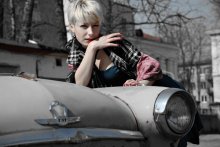 вишневый сок. / я обожаю ее снимать. она потрясающая. стильная, смелая, невероятно эмоциональная. 
умная.
немножко опасная.

[ульяна]