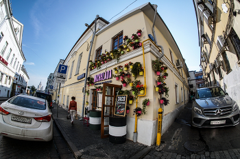 украшаем улицы / в районе Маросейки