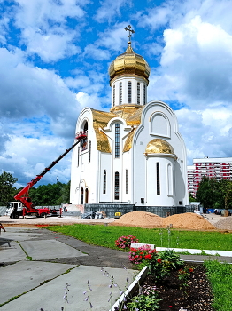 Монтаж мозаики / Храм Владимира равноапостольного в Крылатском