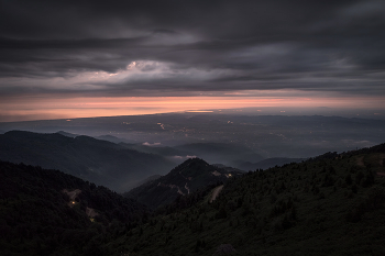 Twilight over Ozurgeti / The sun hid behind a dense veil of clouds, dusk was covering Ozurgeti