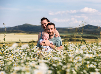 В ромашках нашли / не могли мимо такой поляны с ромашками проехать :)