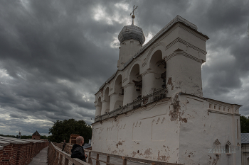 колокольня в кремле Великого Новгорода / путешествие по городам