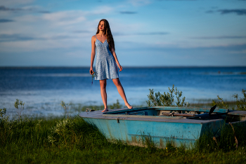 На лодке / модель Юлиана Смирнова