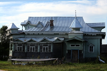 &nbsp; / Заозерье.Дом со щуками.Особняк Устиньи Росковой.был построен в конце XIX века.Восстановлению помогал Никита Михалков.