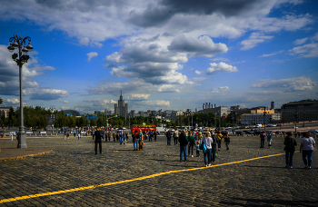 Многолюдная Москва / Москва