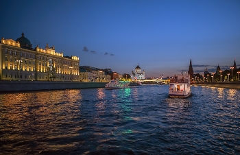 По реке / Москва-река