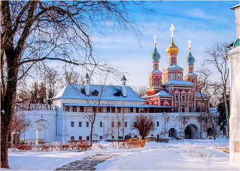 В монастыре / * * *