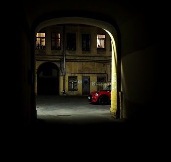 &nbsp; / Ночь, арка, машина.
