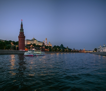 Вид на Кремль / Москва-река