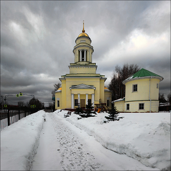 Церковь Троицы Живоначальной. Окрестности Звенигорода. / Село Ершово