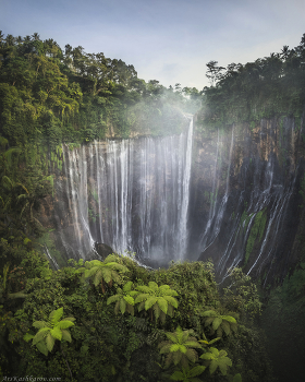&quot;Водопад Тумпак Севу&quot; / Водопад Tumpak Sewu на острове Ява. Индонезия