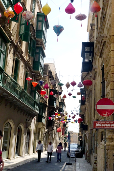 Through the streets of Valletta-Malta. / Город и деревня