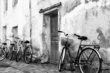 У ДВЕРЕЙ ПРОШЛОГО / 2023