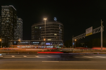 Вечером на Ленинградском шоссе / Москва, возле метро Аэропорт