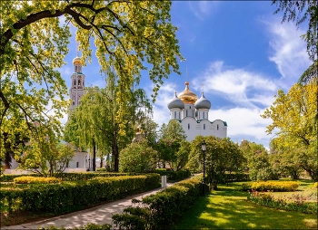 В монастыре / HDR панорама