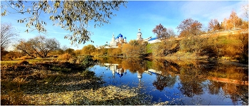 Боголюбовский монастырь.г.Владимир / Осень, храм.