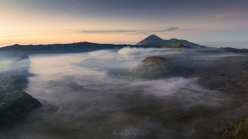 Вулкан Бромо на рассвете / о. Ява, Индонезия