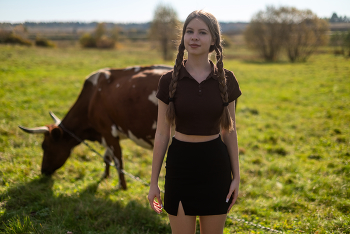 С коровой / модель Юлиана Смирнова
