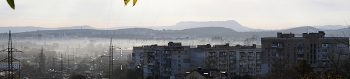Осеннее утро.Туман. / Панорама Крымских гор.Пожалуйста, левой кнопкой откройте цепочку гор.Они просматриваются более,чем за 50-60 км .