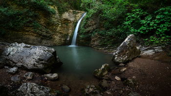 У водопада / панорама