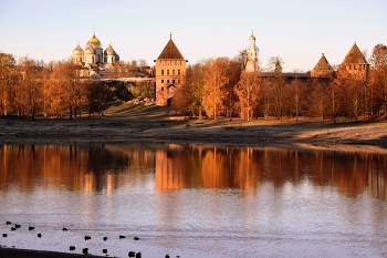 Осень золотая / Великий Новгород. На берегу Волхова.