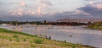 Вечерний август в городской среде / Подмосковный Серпухов, река Ока.