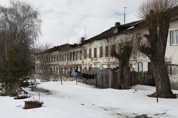 Охраняется государством ... / Дома Скатерникова, Горячева и Голубкина, конец XVIII века. Улица Подозерка (набережная)
Блеск и нищета Ростова Великого или Ростов Великий - город контрастов