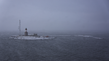 Остров и маяк Harmaja – утро, 26.11.23. / Остров и маяк Harmaja (шведское: Gråhara) близ морской крепости Суоменлинна (Свеаборг) .