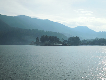 Озеро Тоба / Индонезия. Глубочайшее озеро, расположенное к жерле вулкана.