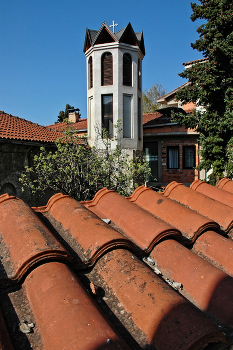 Дворовая церковь / В старой части Охрида видел несколько настоящих церквей, расположенных во дворах жилых домов. Отсюда и название.