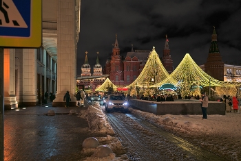 Возле гостиницы Москва / Москва, Манежная площадь