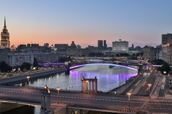 С видом на Белый дом / Москва