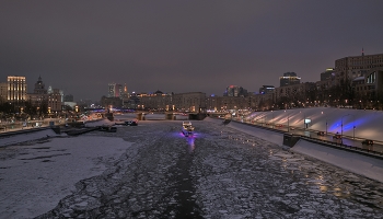Вид на Москва-реку со стороны моста Богдана Хмельницкого / Москва