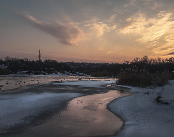 Розовая река / Зимняя река при заходе солнца