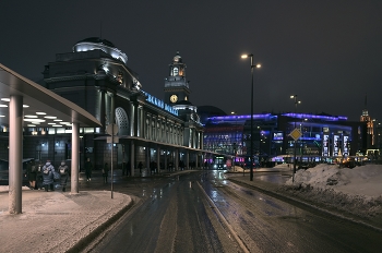 С видом на Киевский вокзал и ТЦ ЕВРОПЕЙСКИЙ / Москва