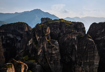 Монастырские скалы / Скалы в районе Метеора, Греция, на которых стоят знаменитые монастыри.