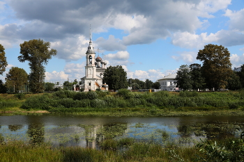 На берегах Вологды / г.Вологда, река Вологда, Сретенская церковь