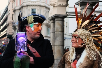 Maskenzauber 2024 in Hamburg / Гамбург. Венецианский карнавал у озера Альстер. Великолепные костюмы, загадочные маски, дефиле, карнавальное шествие радуют горожан и гостей города.
Слайд-шоу карнавала:

https://www.youtube.com/watch?v=3Q_L2kc10T4&amp;t=15s

https://www.youtube.com/watch?v=kPsExM9ONTw&amp;t=14s

https://www.youtube.com/watch?v=f1BgrJNDxTI

https://www.youtube.com/watch?v=mH-ARj0ilTA

Видео карнавала:

https://www.youtube.com/watch?v=g-HDOSvJTUo

https://www.instagram.com/nina.yudicheva/channel/