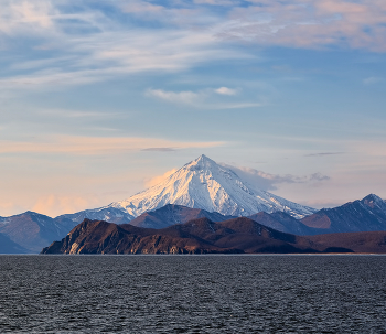 вулкан Вилючинский / Утренний снимок вулкана сделан в ноябре 23-го года с борта судна.