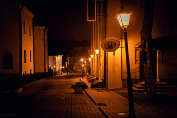 Монастырский Отель / Ночные улицы города
