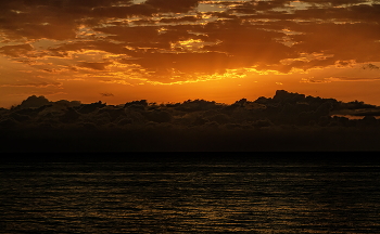 Рассвет перед бурей. / Индийский океан.