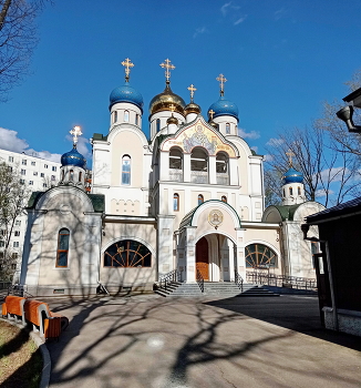 Новый с иголочки храм / Церковь Николы в Бирюлево, Москва.
