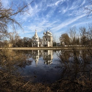 Церковь Иоанна Златоуста — православный храм в центре Вологды на набережной реки Вологда, напротив С / ***
