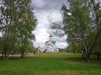 Апрельский храм / Храм Михаила Архангела в Братеево