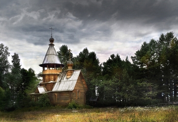 Одинокая церковь / Церковь Покрова Пресвятой Богородицы на берегу озера Байкал.