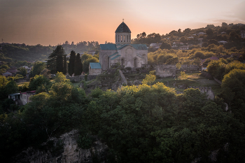 Bagrati Cathedral At Sunset / На закате тысячелетний собор Баграти выглядит монументально