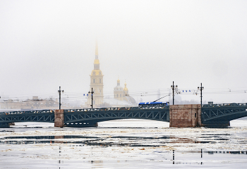 Дворцовый мост / Санкт-Петербург