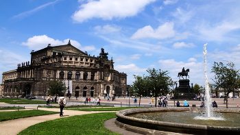 Театральная площадь. / Дрезденская театральная площадь, Оперный театр( Земперопер) и памятник королю Иоганну.